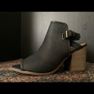 Black leather heeled sandals with buckle strap